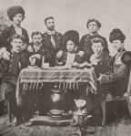 ილია ჭავჭავაძე ახალგაზრდების ჯგუფთან ერთად (1850 წ)