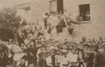 უორდროპების ოჯახი (მარჯორი დედ-მამასთან და უმცროსი ძმა თომასთან ერთად) სტუმრად ილია ჭავჭავაძესთან 1896 წლის 20 ივლისს ილიაობაზე საგურამოში